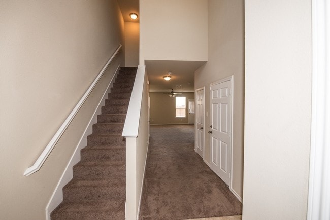 Building Photo - 5549 Thunder Bay Dr