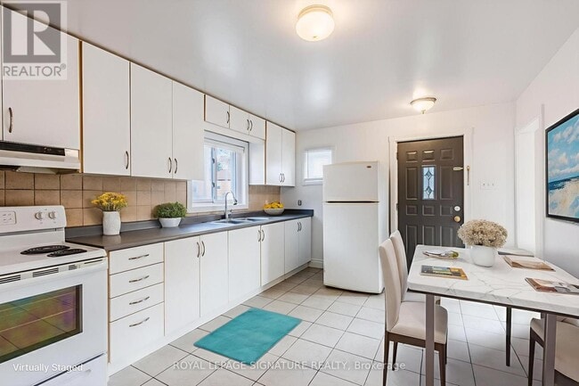 Building Photo - 136 Meighen Ave