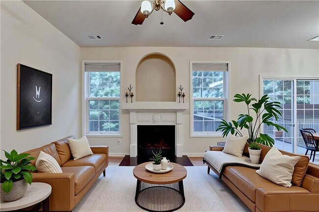 Foto del edificio - 1641 Tailmore Ln NW
