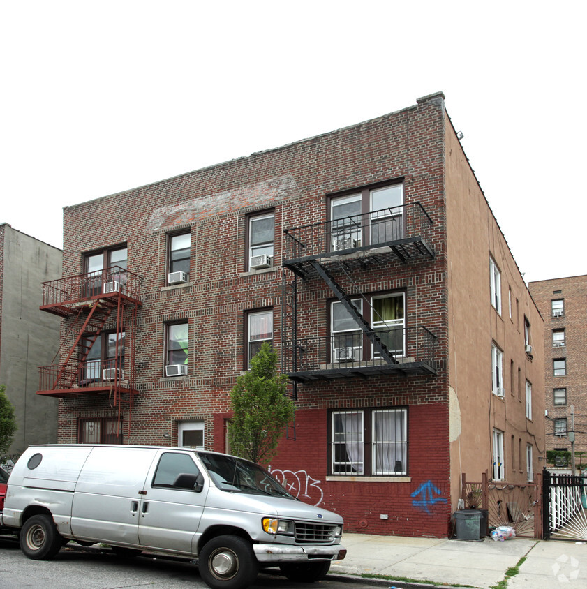 Building Photo - 359-363 E 34th St