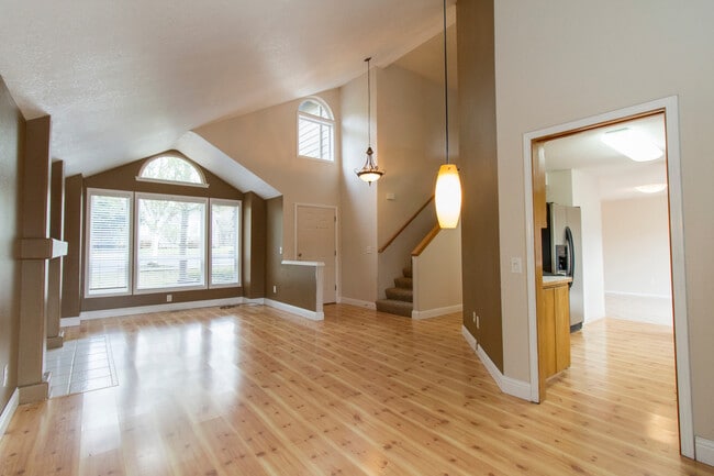 Building Photo - Lovely Corner Home in Quiet Neighborhood w...
