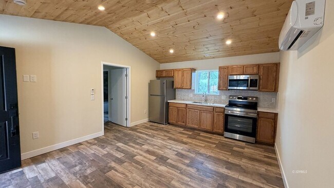 Foto del edificio - 54317 Pine Crest Ave