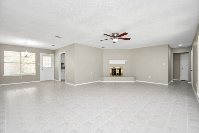 Building Photo - 14235 Bella Dr