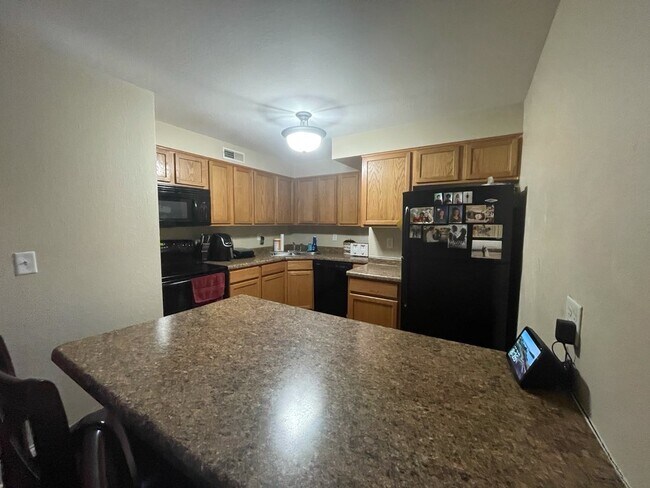 Building Photo - 500 Grandview Ct