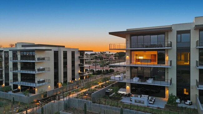 Foto del edificio - 4849 N Camelback Rdg Dr