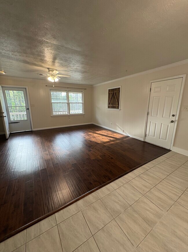 Building Photo - 169 Fleetwood Way