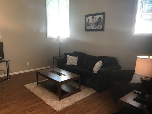 Foto del edificio - 208 Briarcrest Ct