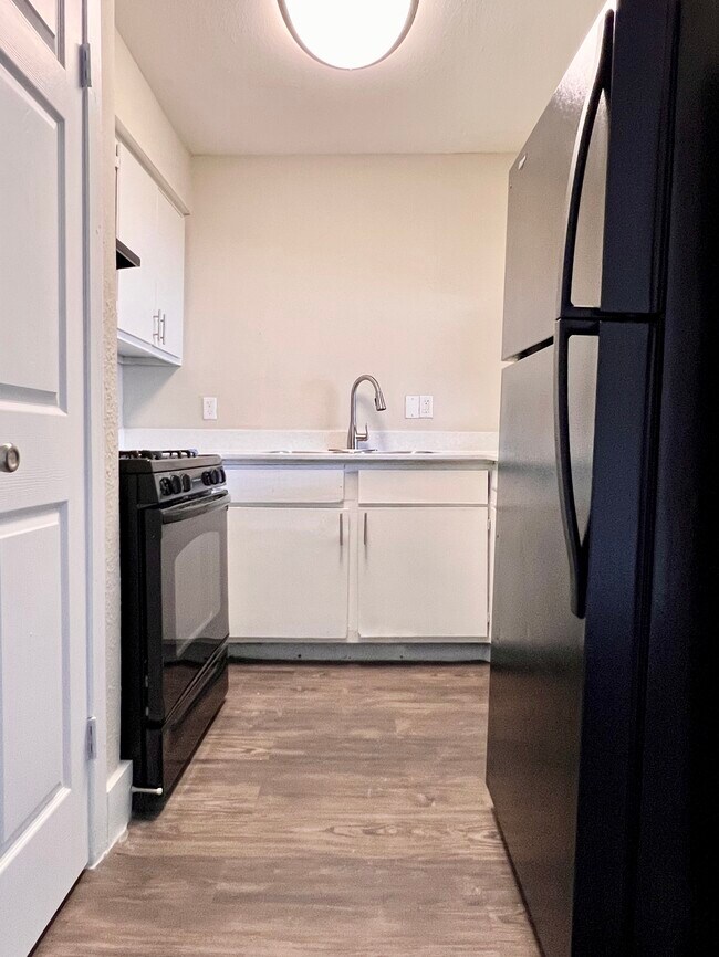 The Court at Oak Forest Apartments 4102 Mangum Rd Houston, TX