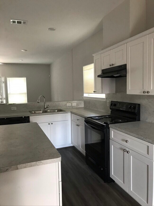 Foto del edificio - 8314 Madera Rd