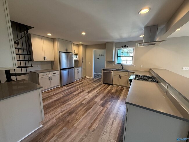 Building Photo - 2665 Dunlap Ave