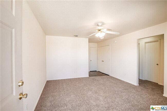 Foto del edificio - 2708 Garland Dr