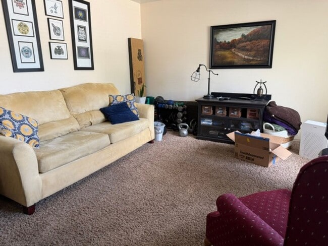 Building Photo - Cozy PG 3-Bedroom -- Large Fenced Yard