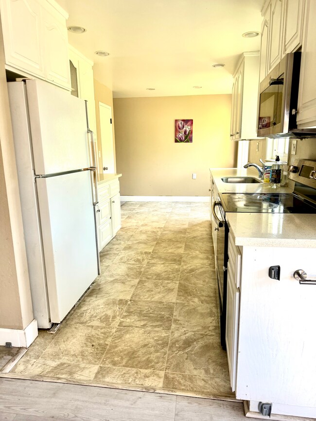 Photo - 25385 Calaroga Ave House