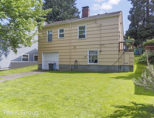 Building Photo - 2 br, 1 bath House - 5734 NE 62nd Street