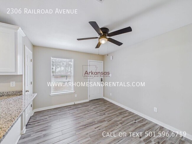 Foto del edificio - 2306 Railroad Ave