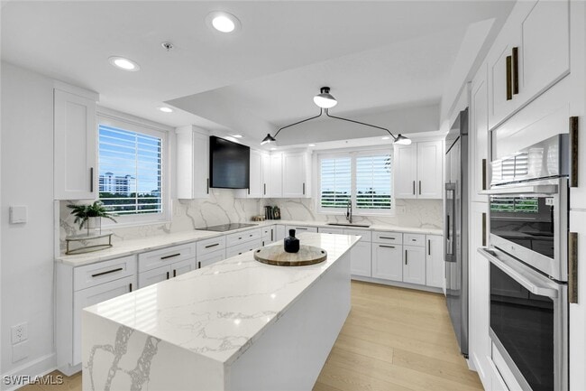 Building Photo - 8720 Bay Colony Dr