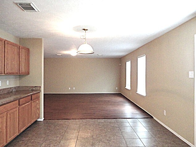 Building Photo - 18227 Thicket Grove Rd