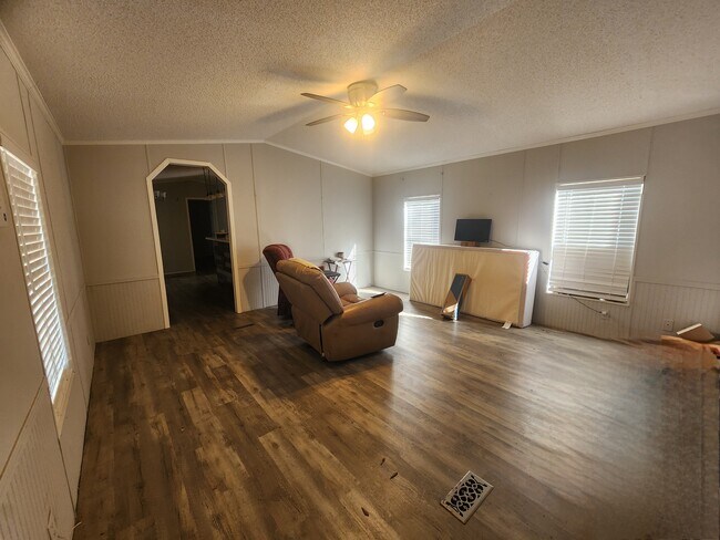 Livingroom - 15228 Crystal Dr