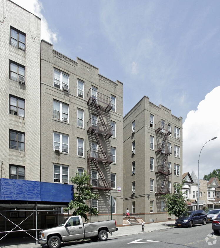 Primary Photo - 2033 Valentine Ave