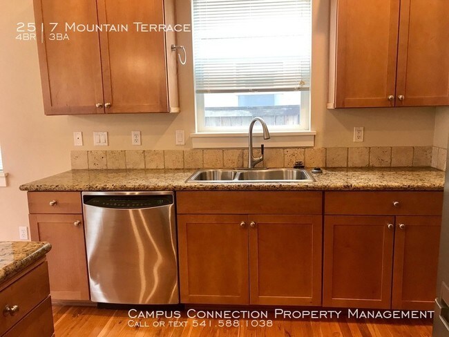 Building Photo - 2517 Mountain Terrace