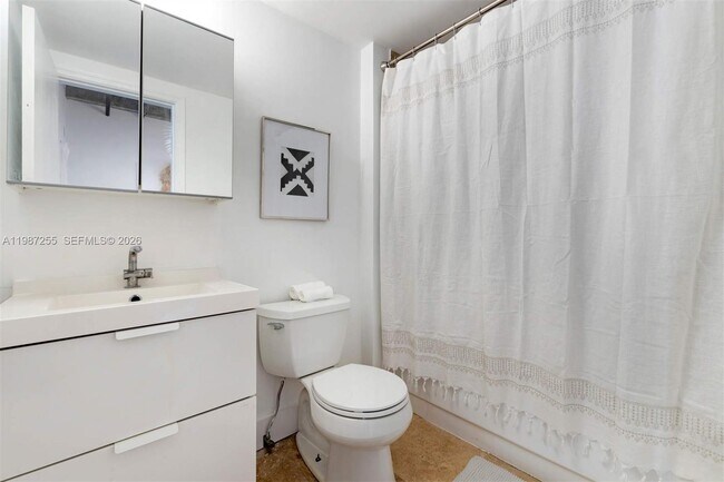 Foto del edificio - 770 NE 69th St