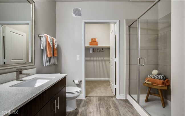 Foto del edificio - 1 br, 1 bath Flat - 6801 Harry Hines Blvd