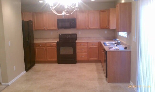 Building Photo - Lovely LOW MAINTENANCE HOME!