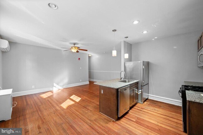 Foto del edificio - 838 W Lancaster Ave