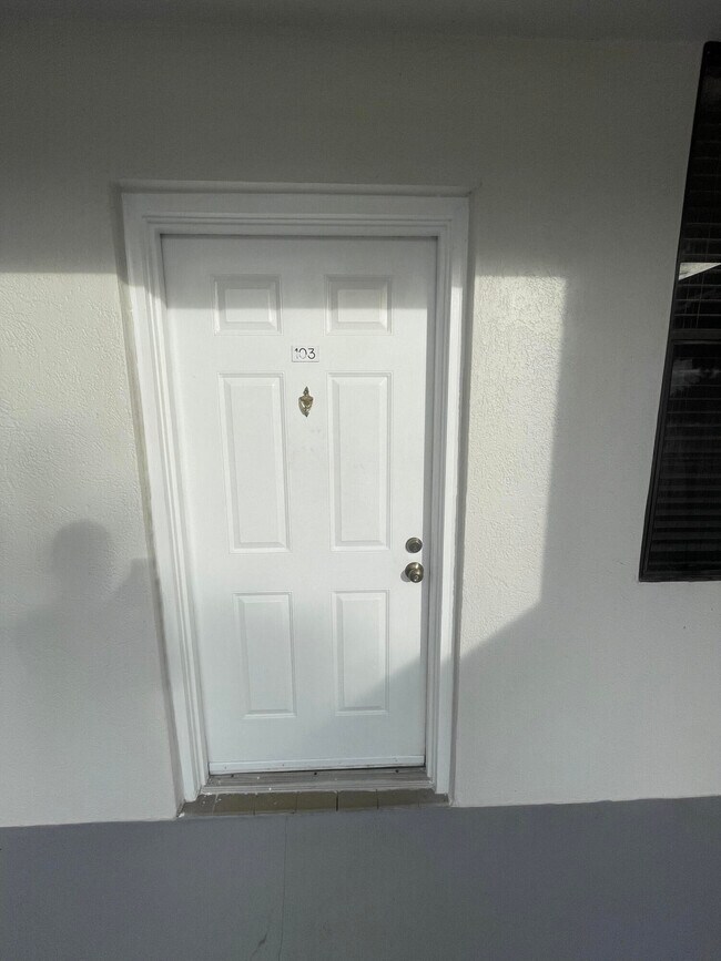 Foto del edificio - 2771 Village Blvd