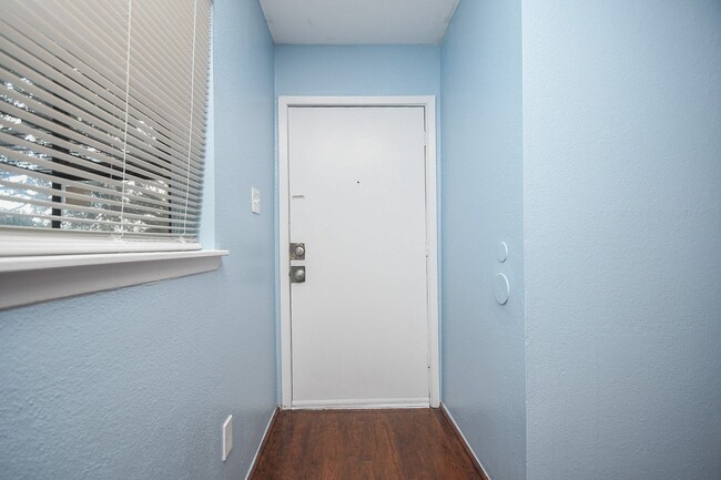 Foto del edificio - 10603 S Wilcrest Dr