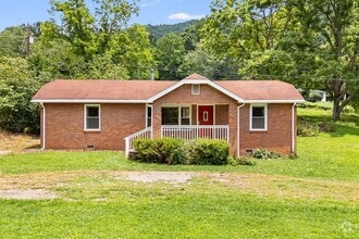 Building Photo - 11 Bear Farm Rd