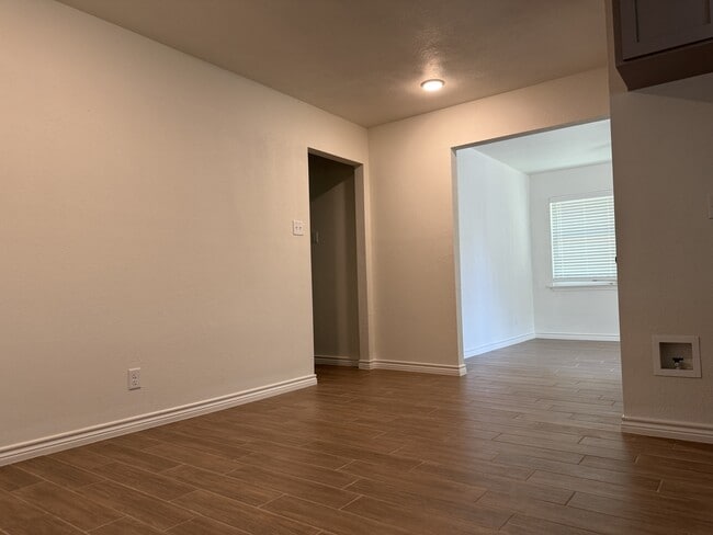 Building Photo - 2303 Debra Cir