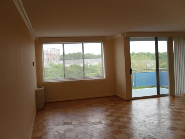 Building Photo - 10201 Grosvenor Pl