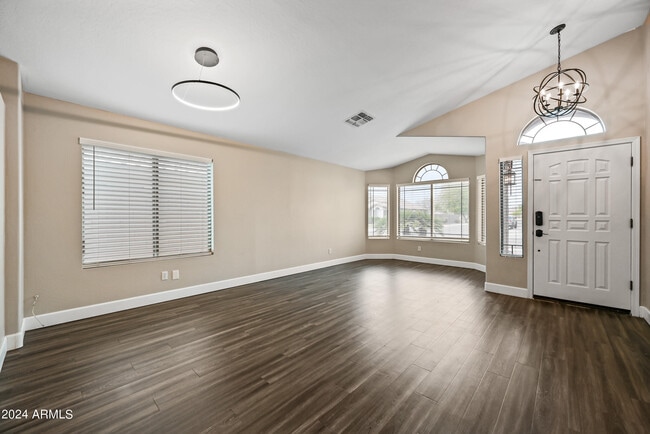 Foto del edificio - 8775 W Adam Ave