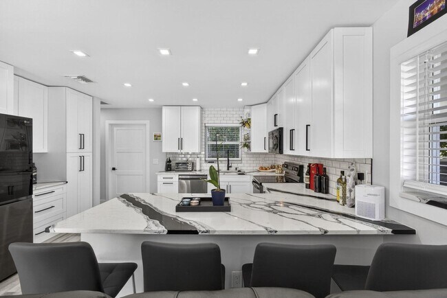 Foto del edificio - 2388 S Wallen Dr