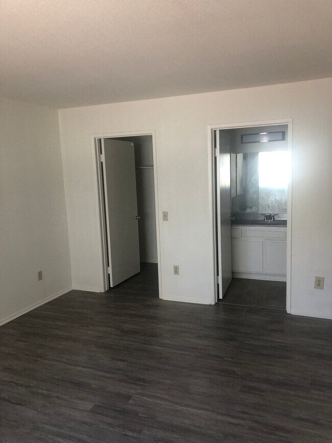 Foto del edificio - 10919 Peach Grove St