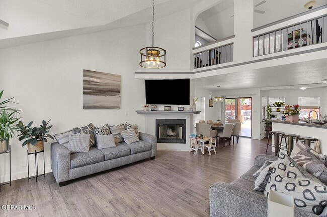 Building Photo - 7125 Golden Hawk Dr