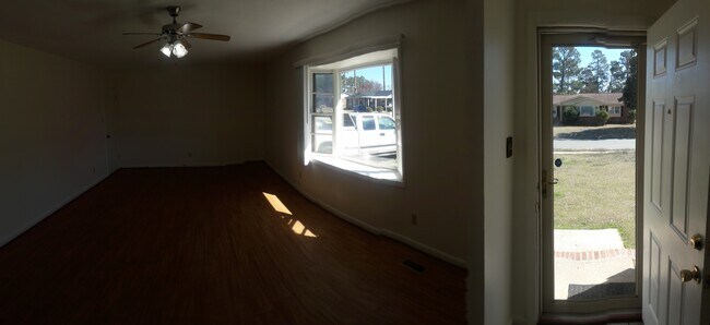 Foto del edificio - 5203 Longbranch Dr