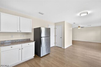Building Photo - 921 Jacaranda Pkwy E