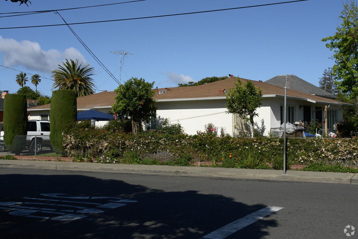 Building Photo - 2642-2646 Marlborough Ave