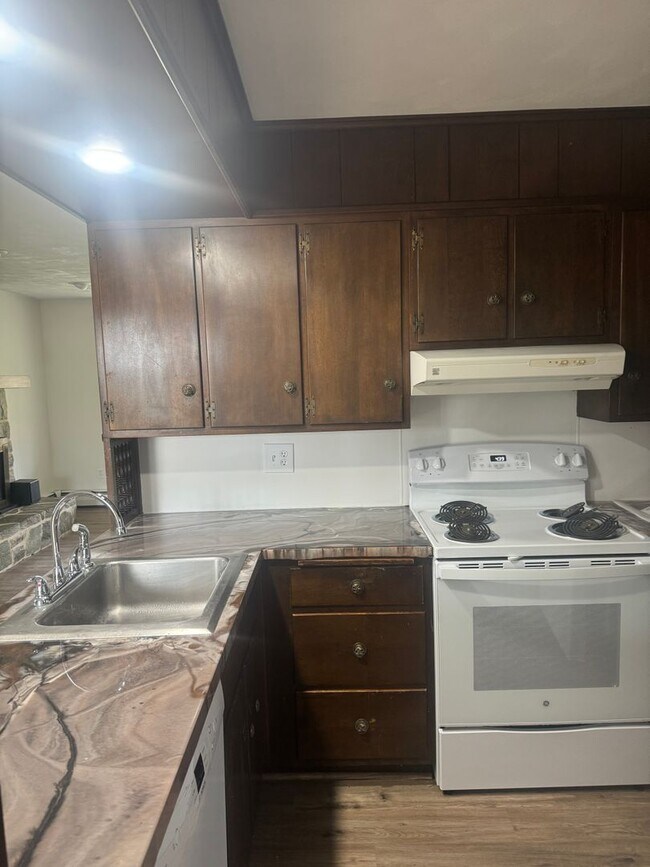 Foto del edificio - 3 Bedroom 1.5 bath Country Setting Home