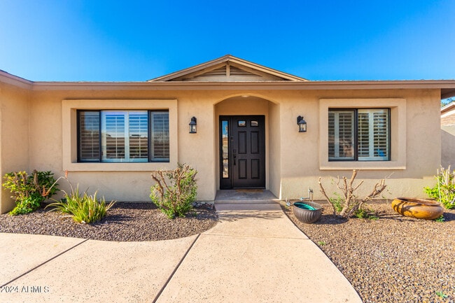 Building Photo - 5930 E Gelding Dr