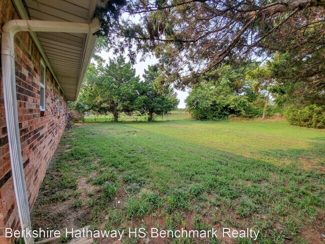 Building Photo - 3 br, 1.5 bath House - 202 Butler Drive