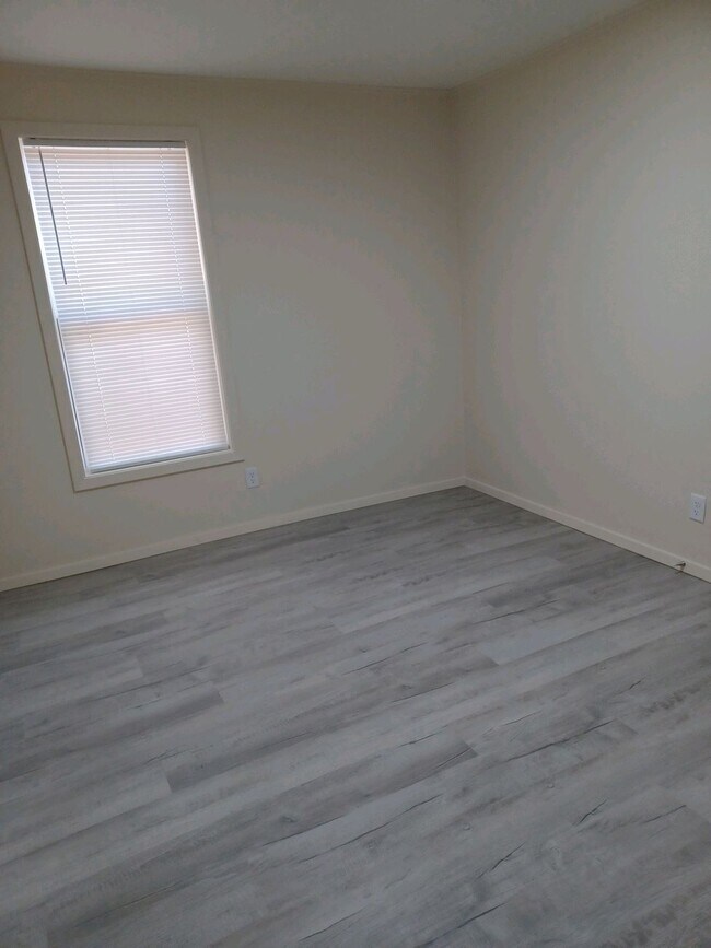 Building Photo - 1403 Lincoln Ave