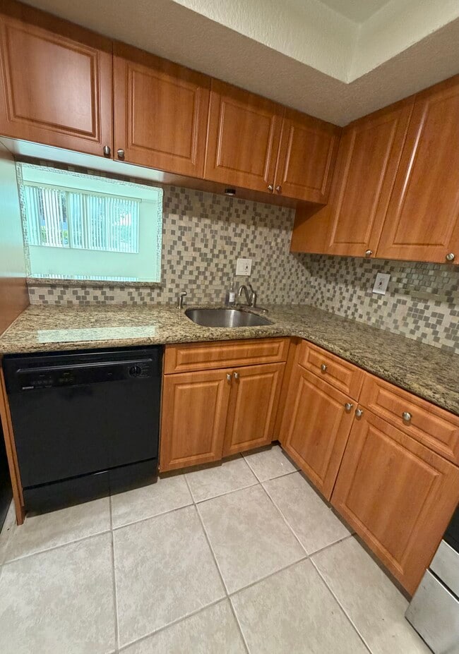 Building Photo - 9125 SW 77th Ave