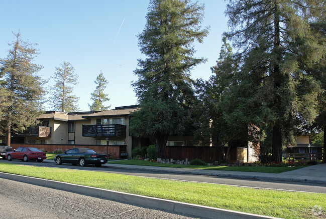 Building Photo - Oak Brook Apartments