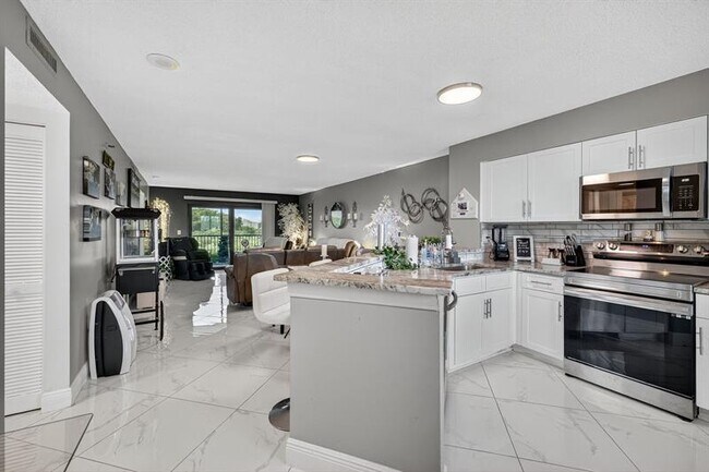 Foto del edificio - 2334 S Cypress Bend Dr