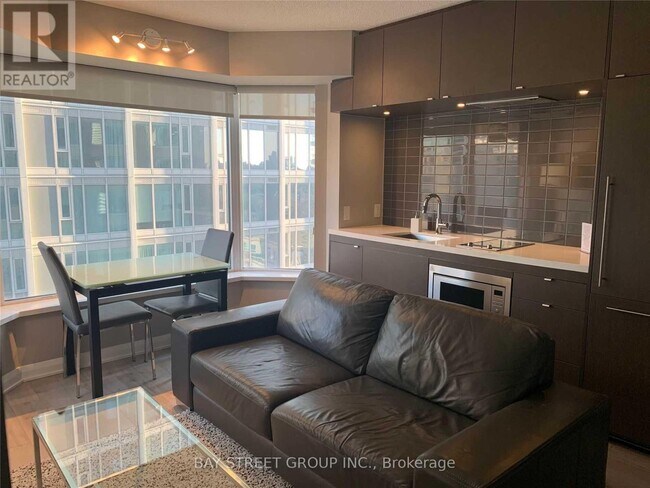 Photo du bâtiment - 155 Yorkville Ave