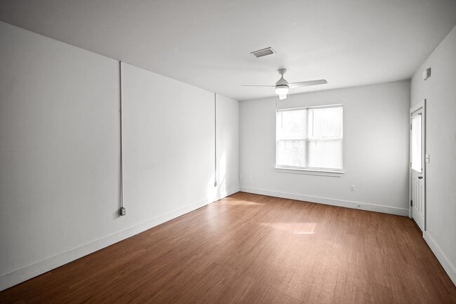 Foto del edificio - 635 E Azalea Ave