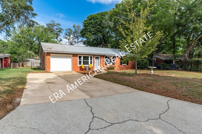 Building Photo - 305 Meggs Dr NE